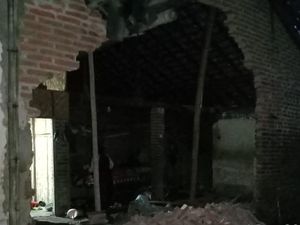 Paniknya Warga Jember Diguncang Gempa M 6,2 dan 53 Kali Guncangan Susulan Paniknya Warga Jember Diguncang Gempa M 6,2 dan 53 Kali Guncangan Susulan