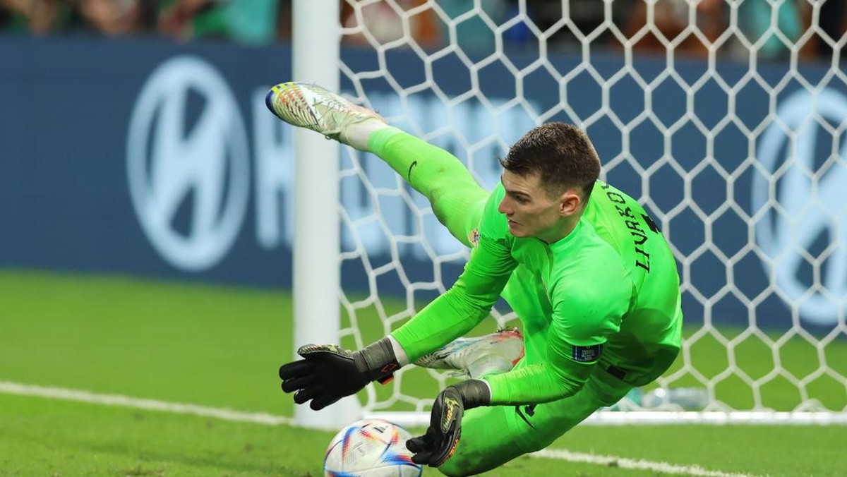 Dominik Livakovic tampil memukau di Piala Dunia 2022. (Foto: Getty Images/Fantasista)