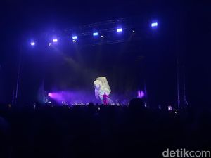 Bersenang-senang dengan DPR di Konser DPR REGIME Jakarta Bersenang-senang dengan DPR di Konser DPR REGIME Jakarta