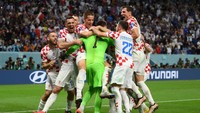 Tendangan Mario Pasalic memastikan kelolosan Kroasia ke babak perempatfinal.