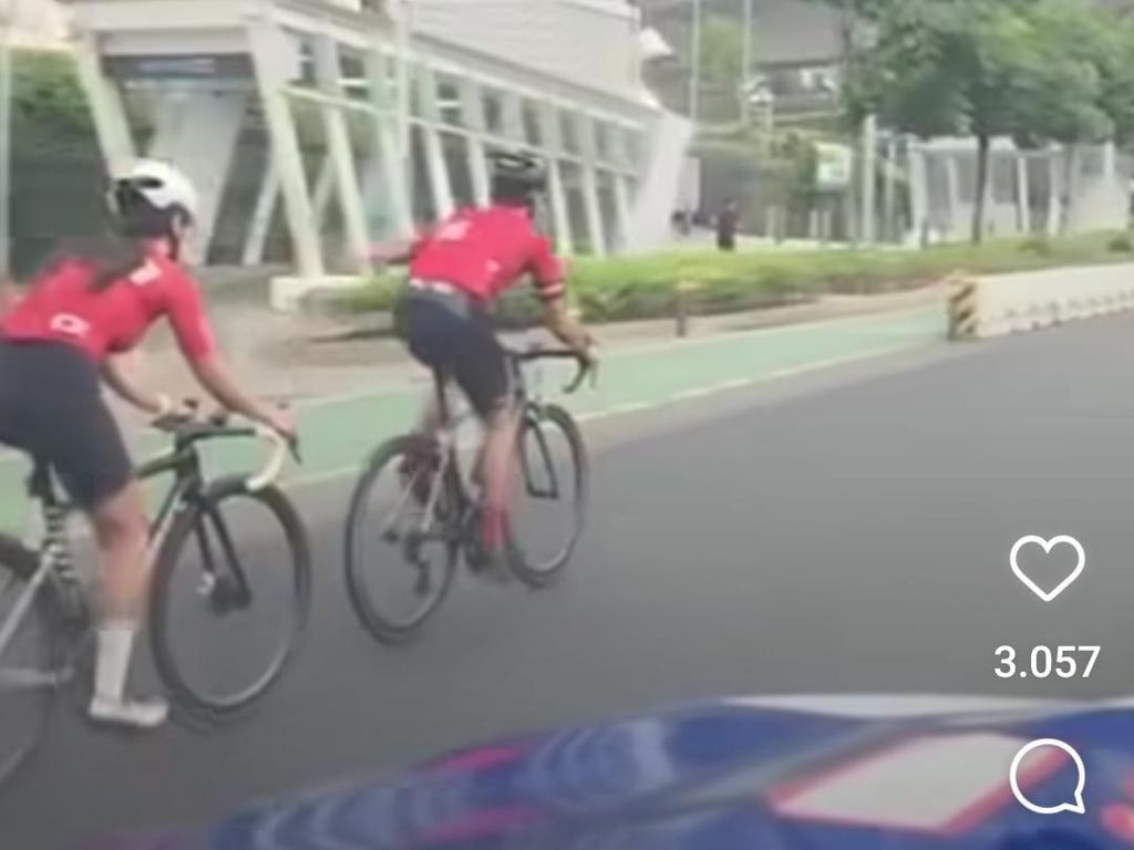 Momen Polisi Tegur Pesepeda Ngeyel yang Keluar Jalur di Thamrin Momen Polisi Tegur Pesepeda Ngeyel yang Keluar Jalur di Thamrin
