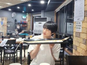 Jelang Wajib Militer, Ini 10 Momen Jin BTS Asyik Kulineran Jelang Wajib Militer, Ini 10 Momen Jin BTS Asyik Kulineran