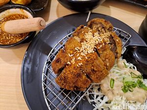 Tak Lagi Hidden Gem, Resto Spesialis Katsu Ini Hadir di Keramaian
