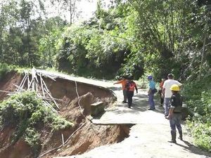 Jalan Poros di Toraja Utara Amblas, Akses Lalin Terputus Total