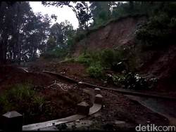 Tebing Longsor Putus Total Jalan Antarkecamatan di Trenggalek