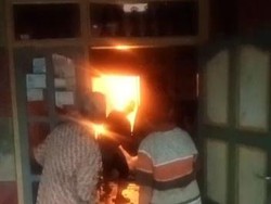 Rumah Warga Mojokerto Ludes Terbakar, Uang Rp 80 Juta Jadi Abu