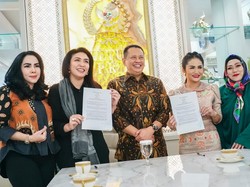 Krisdayanti Jadi Brand Ambassador De Bright Skin