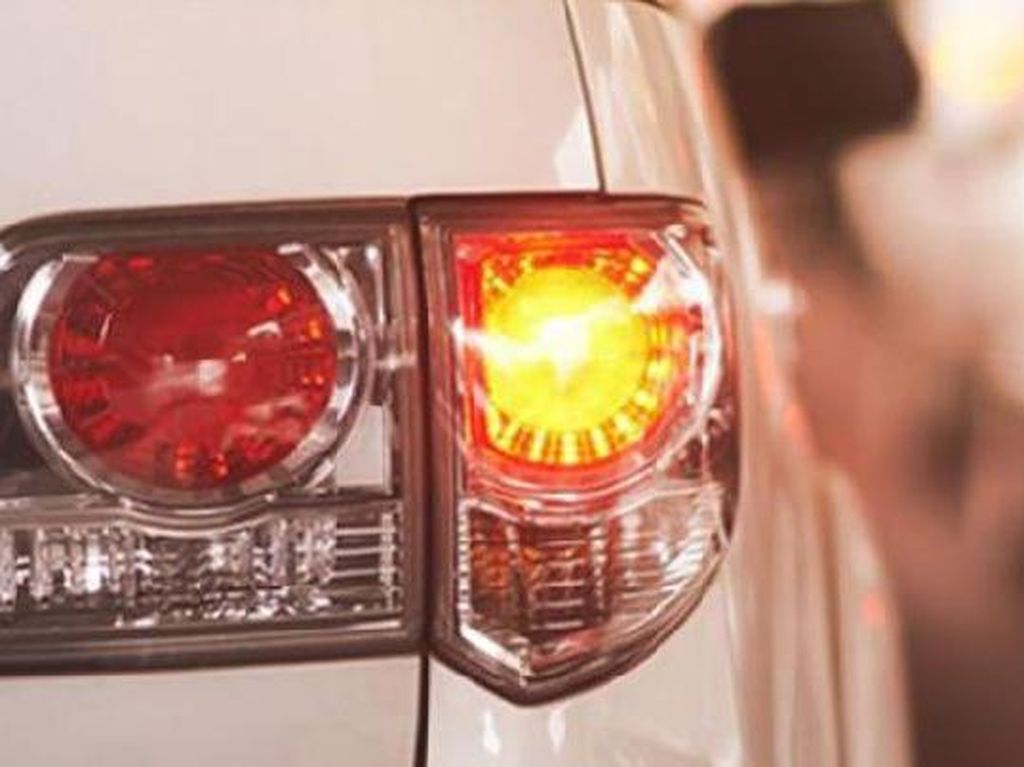 Penasaran, Mengapa Ada Bunyi Tik-tik saat Lampu Sein Mobil Dinyalakan? Penasaran, Mengapa Ada Bunyi Tik-tik saat Lampu Sein Mobil Dinyalakan?