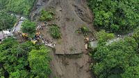 Longsor Timbun Bus dan Tewaskan 34 Orang di Kolombia