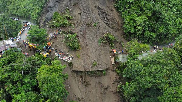 Longsor Timbun Bus dan Tewaskan 34 Orang di Kolombia