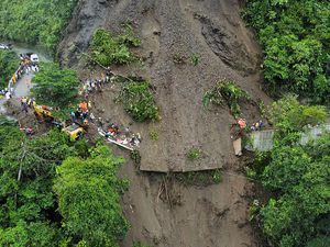 Potret dari Udara Saat Kota Kolombia Terkubur Longsor, 7 Orang Hilang