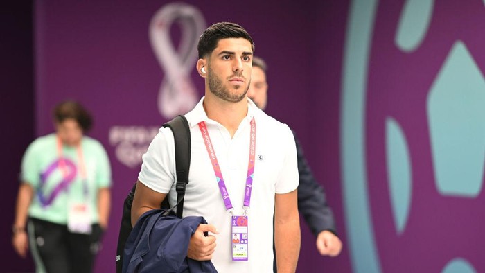AL RAYYAN, QATAR - DECEMBER 06: Marco Asensio of Spain arrives at the stadium prior to the FIFA World Cup Qatar 2022 Round of 16 match between Morocco and Spain at Education City Stadium on December 06, 2022 in Al Rayyan, Qatar. (Photo by Shaun Botterill - FIFA/FIFA via Getty Images)