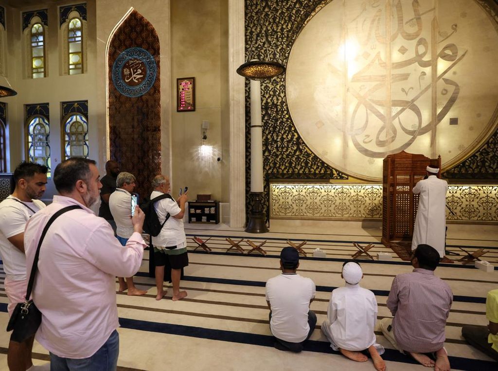 Masjid di Qatar Jadi Daya Tarik Suporter Non-Muslim Piala Dunia Masjid di Qatar Jadi Daya Tarik Suporter Non-Muslim Piala Dunia
