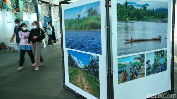 Melihat Pameran Foto Hari HAM Sedunia di Terowongan Kendal