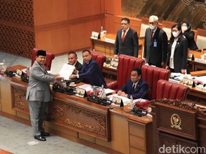 Momen Menhan Prabowo Hadiri Rapat Paripurna DPR