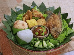 5 Nasi Timbel Sunda yang Komplet Lauknya Ada di Tempat Ini