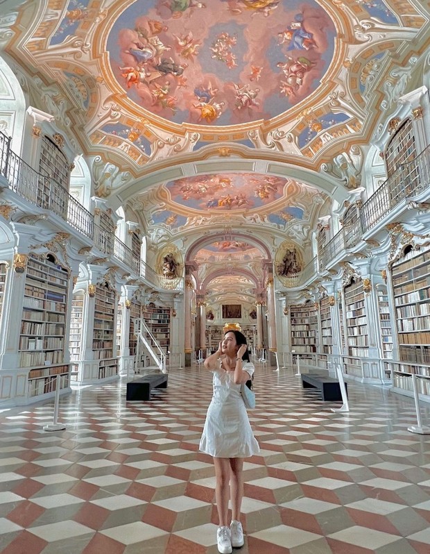 Outfit museum date Beby Tsabina/Foto: Instagram.com/bebytsabina Outfit museum date Beby Tsabina/Foto: Instagram.com/bebytsabina