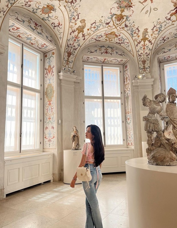 Outfit museum date Beby Tsabina/Foto: Instagram.com/bebytsabina Outfit museum date Beby Tsabina/Foto: Instagram.com/bebytsabina