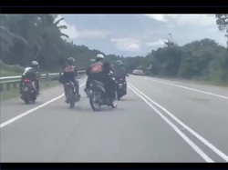 Viral Pemotor Ngobrol Sampai Tutup Jalan Berujung Kecelakaan
