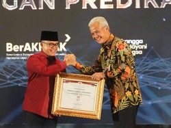 Mudahkan Layanan Publik, Ganjar Raih Penghargaan dari Kemenpan RB