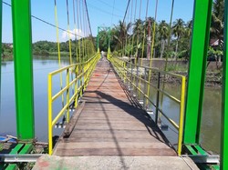 Selesai Diperbaiki, Jembatan Gantung Putus di Bone Sudah Bisa Diakses Lagi