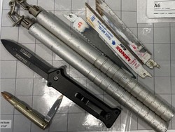 Buset, Penumpang Ini Bawa Pisau Lipat- Senjata Bruce Lee ke Pesawat