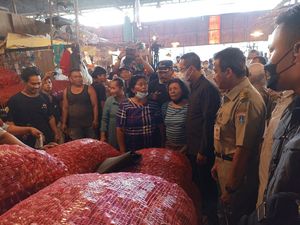 Ke Pasar Induk Kramat Jati, Heru Budi Dapati Kenaikan Harga Sayuran Ke Pasar Induk Kramat Jati, Heru Budi Dapati Kenaikan Harga Sayuran