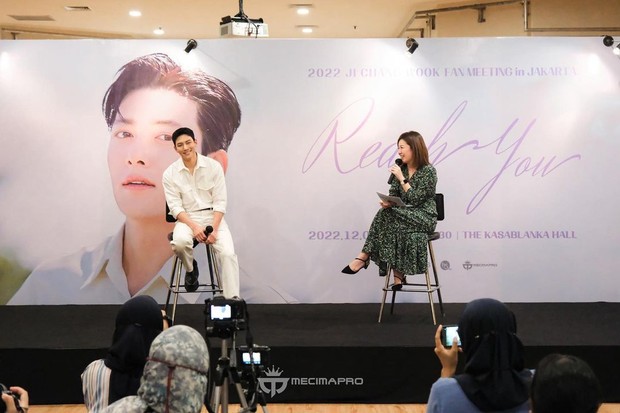 Potret Ji Chang Wook dalam konferensi pers fan meeting Reach You