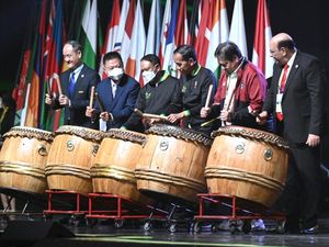 Jokowi Ajak Peserta Kejuaraan Dunia Wushu Kenal Indonesia Lebih Dekat Jokowi Ajak Peserta Kejuaraan Dunia Wushu Kenal Indonesia Lebih Dekat