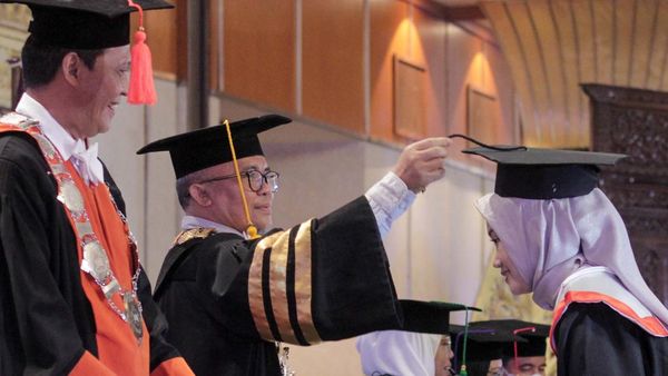 Ratusan Mahasiswa Usahid Diwisuda