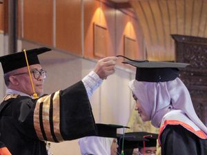 Ratusan Mahasiswa Usahid Diwisuda