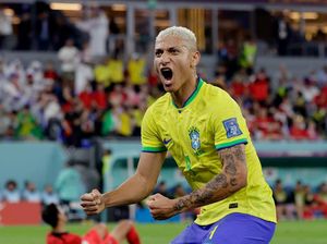 Richarlison Tiru Rodrygo Sentuh Kaki Ronaldo, Biar Ketularan Jago?