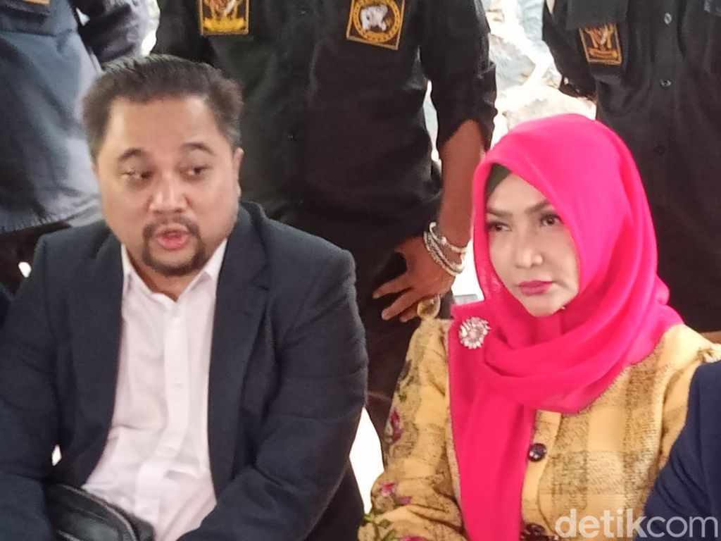 Disomasi Balik Andri Irawan, Roro Fitria: Hati Nuraninya di Mana? Disomasi Balik Andri Irawan, Roro Fitria: Hati Nuraninya di Mana?