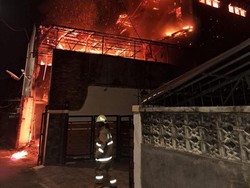 Rumah dan Mobil di Tebet Terbakar Diduga Akibat Korslet, Kerugian Rp 1 M