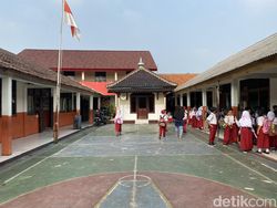 Atap SDN Pancoranmas 3 Kelar Diperbaiki, Siswa Belum Masuki Kelas