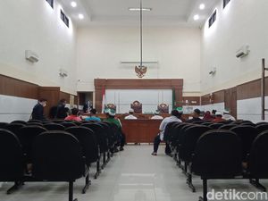 2 Pimpinan Khilafatul Muslimin Jateng dan Klaten Dituntut 7-10 Bulan Bui 2 Pimpinan Khilafatul Muslimin Jateng dan Klaten Dituntut 7-10 Bulan Bui