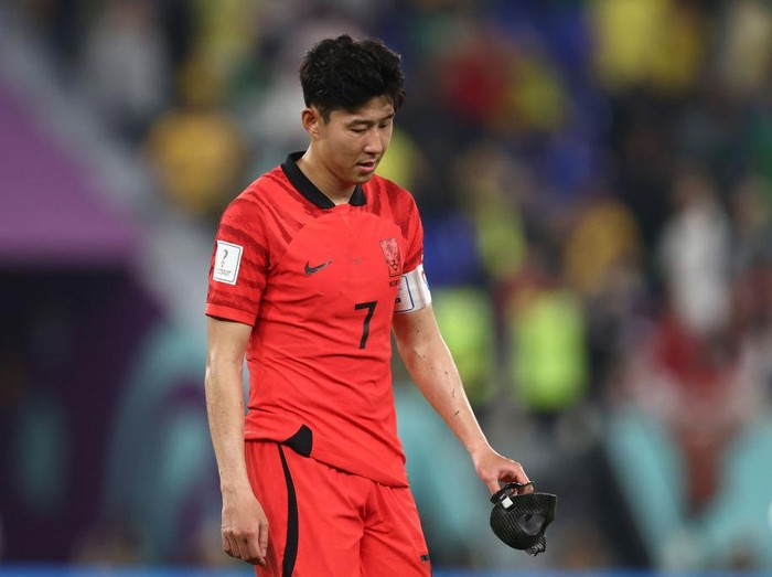 DOHA, QATAR - DECEMBER 05:  A dejected Son Heung-Min of Korea Republic reacts at full time during the FIFA World Cup Qatar 2022 Round of 16 match between Brazil and South Korea at Stadium 974 on December 5, 2022 in Doha, Qatar. (Photo by James Williamson - AMA/Getty Images)