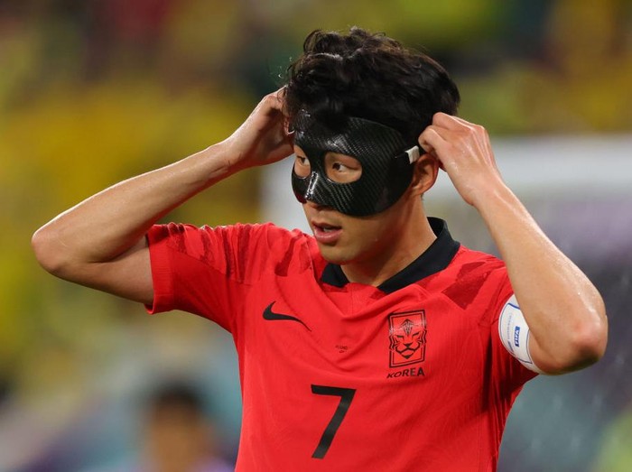 DOHA, QATAR - DECEMBER 05: Son Heung-Min of South Korea applauds the fans at the final whistle after the FIFA World Cup Qatar 2022 Round of 16 match between Brazil and South Korea at Stadium 974 on December 5, 2022 in Doha, Qatar. (Photo by Sebastian Frej/MB Media/Getty Images)