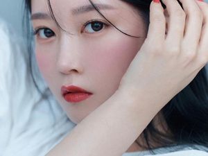 Foto Mantan Idol KPop yang Jadi Istri Pemain Bola Ganteng, Lebih Tua 9 Tahun Foto Mantan Idol KPop yang Jadi Istri Pemain Bola Ganteng, Lebih Tua 9 Tahun