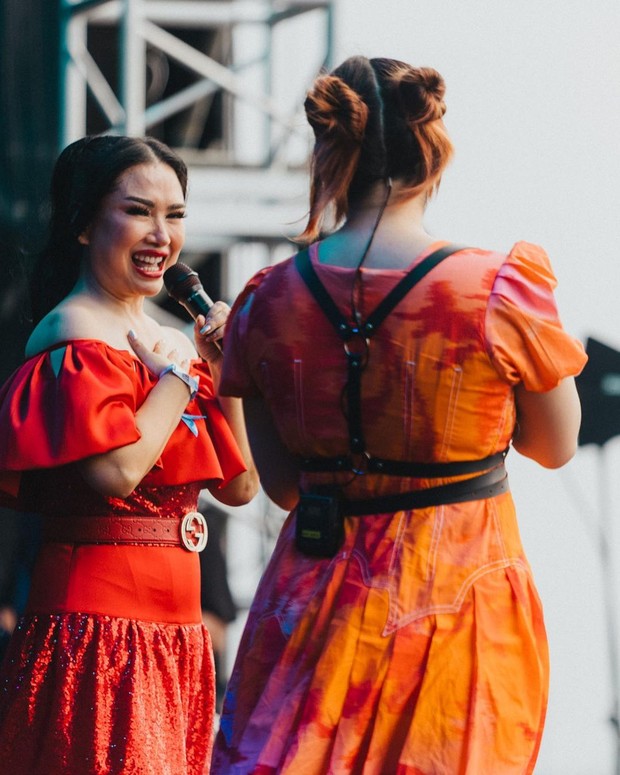 Titi DJ dan Stephanie Poetri di panggung HITC Jakarta/Sumber: IG @hitcjakarta