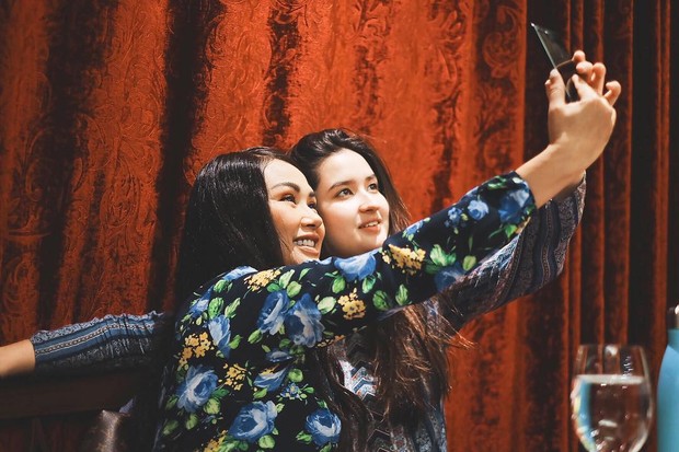 Titi DJ dan Stephanie Poetri