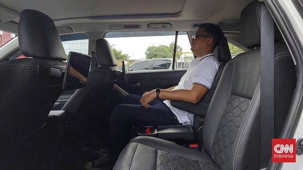 Toyota resmi meluncurkan Toyota Kijang Innova Zenix dengan salah satu variannya adalah hybrid. Innova Zenix mencatatkan sejarah sebagai mobil hybrid pertama buatan Toyota di Indonesia.