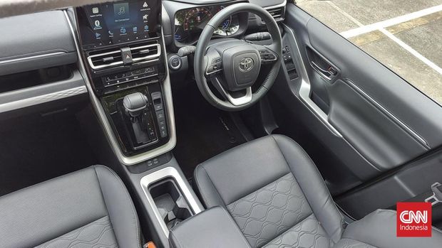 Toyota resmi meluncurkan Toyota Kijang Innova Zenix dengan salah satu variannya adalah hybrid. Innova Zenix mencatatkan sejarah sebagai mobil hybrid pertama buatan Toyota di Indonesia.