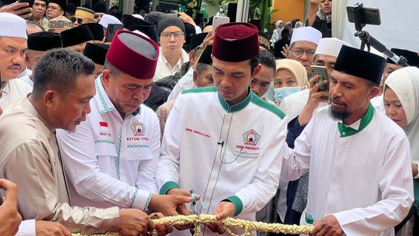 UAS dan Umar Kei Resmikan Masjid Ar-Romlah