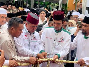 UAS dan Umar Kei Resmikan Masjid Ar-Romlah UAS dan Umar Kei Resmikan Masjid Ar-Romlah