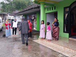 Guncangan Gempa M 6,2 Jember Dirasakan Warga di Posko Pengungsian Semeru