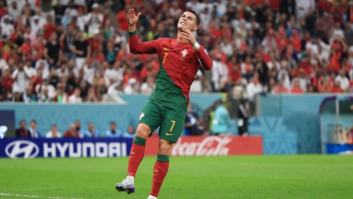 8 Tim Lolos Perempatfinal Piala Dunia 2022, Perang Bintang! LUSAIL CITY, QATAR - DECEMBER 06: Cristiano Ronaldo of Portugal reacts during the FIFA World Cup Qatar 2022 Round of 16 match between Portugal and Switzerland at Lusail Stadium on December 06, 2022 in Lusail City, Qatar. (Photo by Buda Mendes/Getty Images)