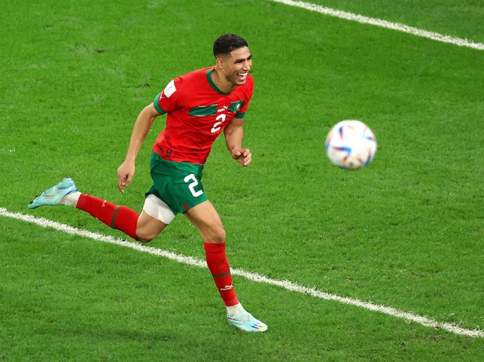 AL RAYYAN, QATAR - DECEMBER 06: Achraf Hakimi of Morocco celebrates after the team's victory in the penalty shoot out during the FIFA World Cup Qatar 2022 Round of 16 match between Morocco and Spain at Education City Stadium on December 06, 2022 in Al Rayyan, Qatar. (Photo by Alexander Hassenstein/Getty Images)