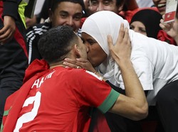 Perempuan Paruh Baya di Sela Kemenangan Maroko