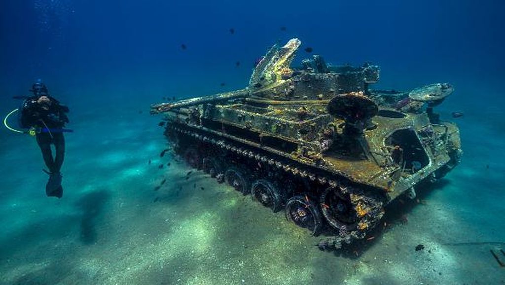 Ada Tank-Helikopter, Ini Museum Militer Bawah Laut Pertama di Dunia Ada Tank-Helikopter, Ini Museum Militer Bawah Laut Pertama di Dunia